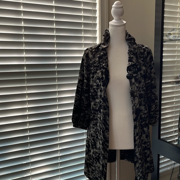 Andria Lieu black & grey 3/4 sleeve ruffle neck buttoned jacket size medium - Picture 5 of 11